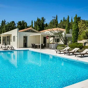 Aloni - Contemporary With Private Pool & Sea Views, Fiskardo Matsoukata